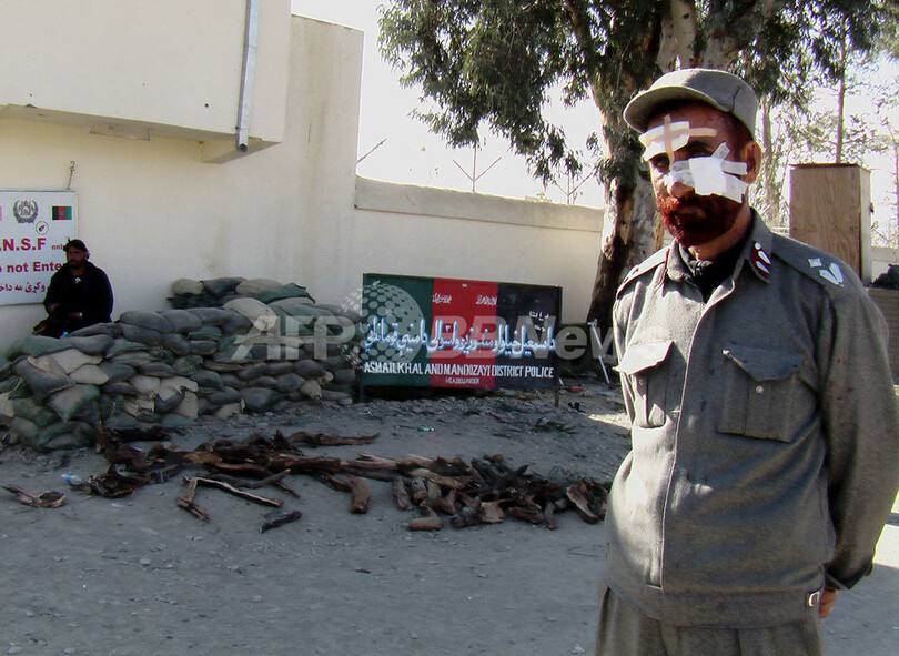 アフガニスタン、自爆攻撃で終業式中の子ども14人が死亡