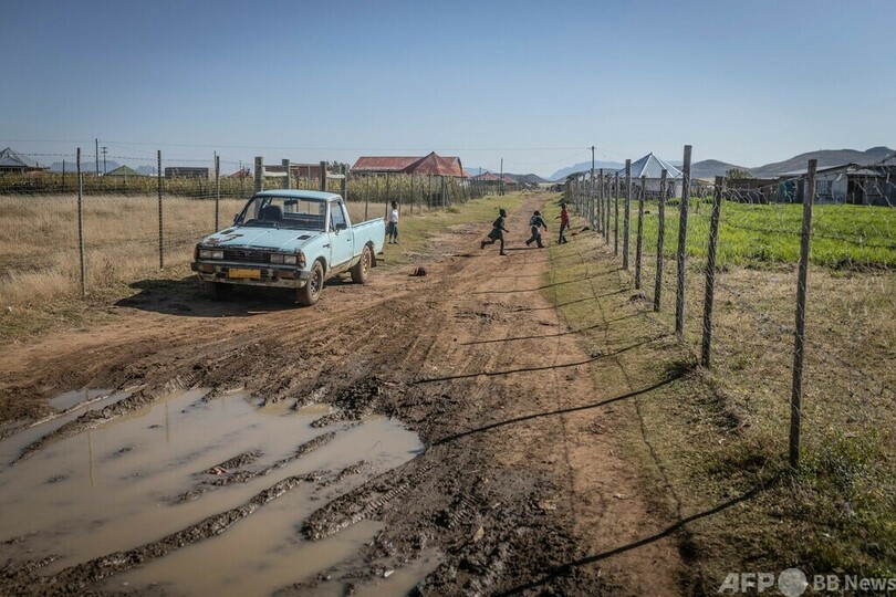 南ア「死の村」 高齢者狙う連続殺人事件