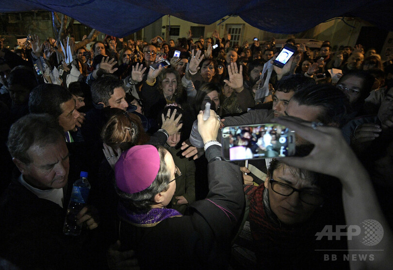 悪霊も退散？ アルゼンチンの「悪魔払い教室」