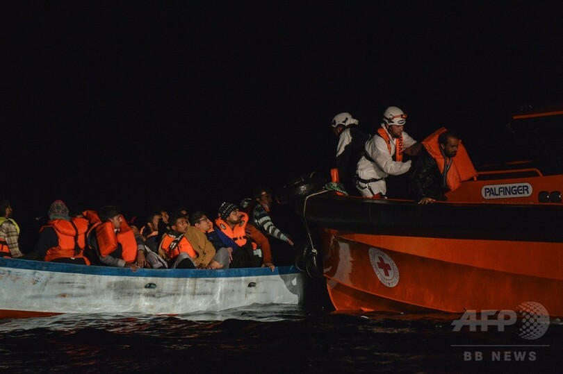 地中海でまた悲劇 「銃突き付けられ海へ」 移民230人超死亡か