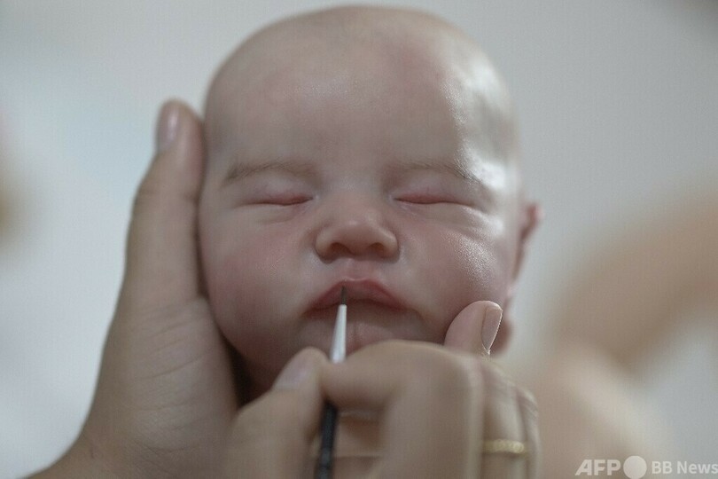 まつ毛や爪まで 職人技光るリアルな赤ちゃん人形 写真14枚 国際ニュース Afpbb News