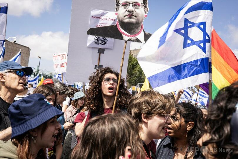 エルサレムで、イスラエルのベンヤミン・ネタニヤフ首相に抗議する人々（2025年3月19日撮影）。(c)JOHN WESSELS/AFP