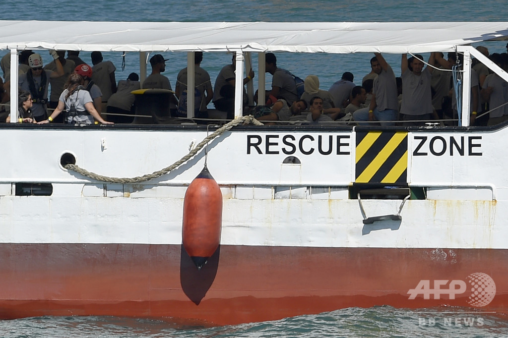 レスボス島の海岸に少女の遺体、難民船沈没の犠牲者か ギリシャ レスボス島の海岸に少女の遺体、難民船沈没の犠牲者か ギリシャ