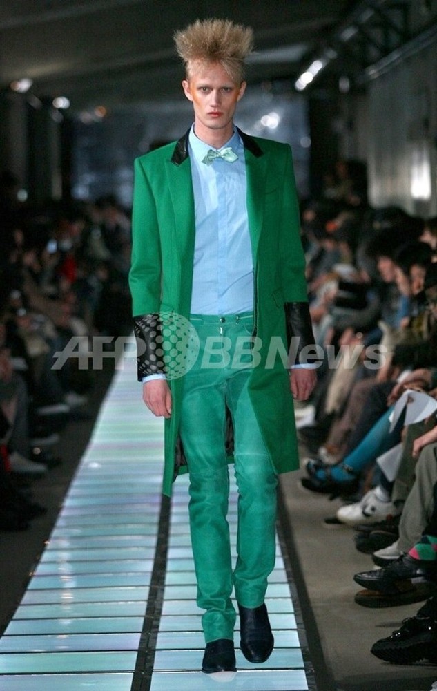 08/09年秋冬東京コレクション＞ジョン ローレンス サリバン、新作を
