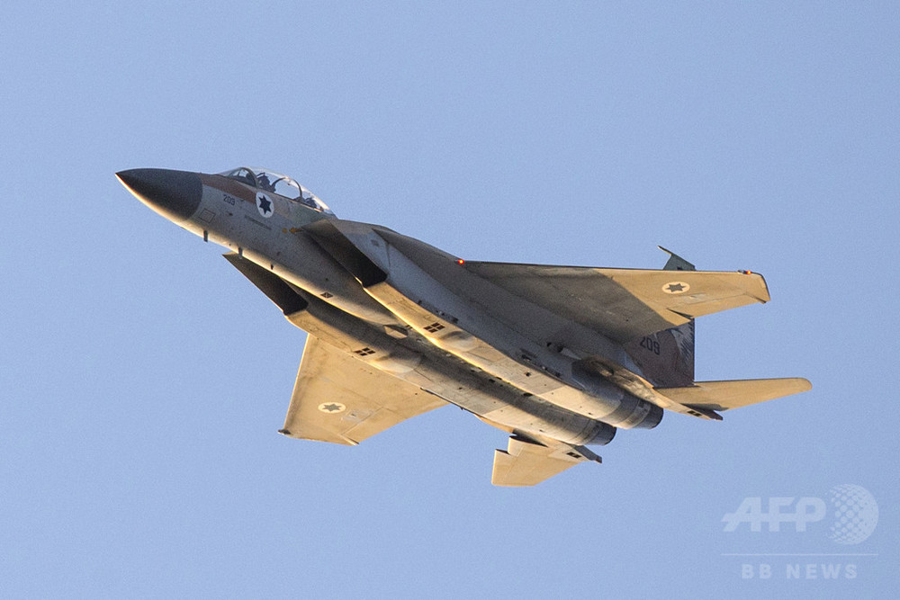 イスラエル空軍基地で航空ショー、 パイロットたちの卒業祝う 写真18枚 国際ニュース：AFPBB News