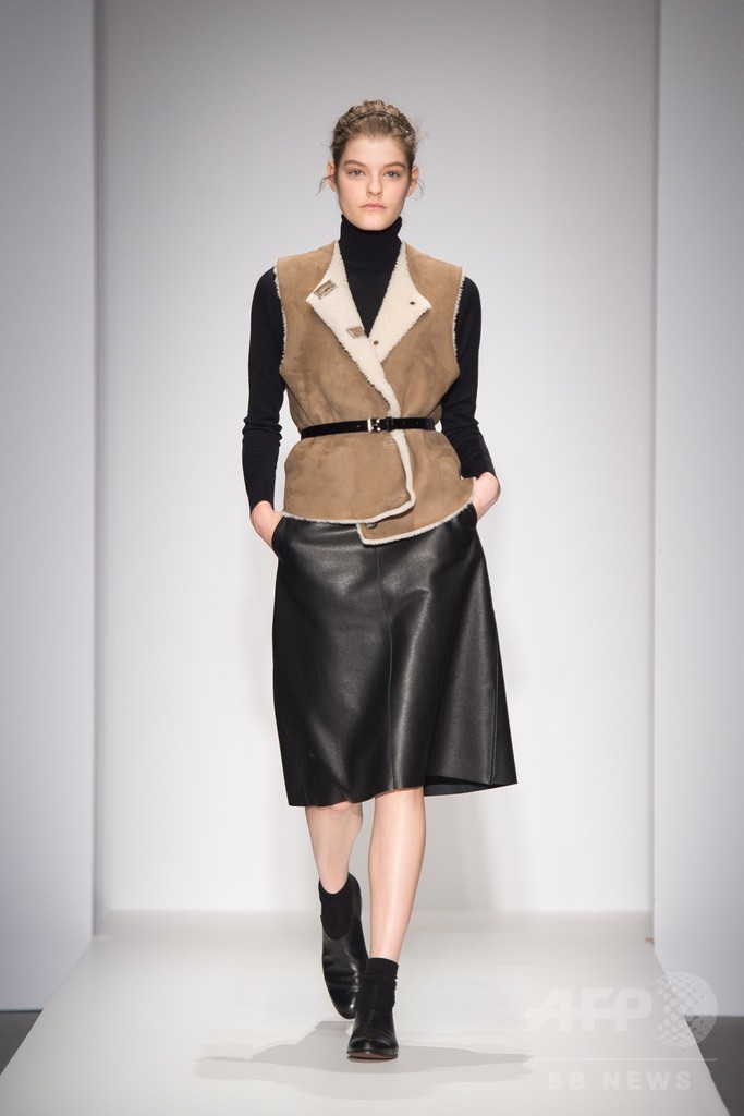 ニットやムートンで見せるマスキュリンなエレガンス、「マーガレット・ハウエル」15/16年秋冬