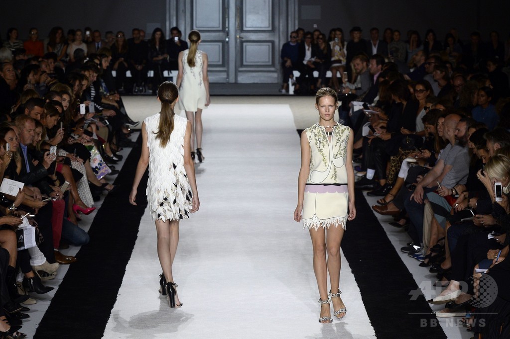 戦後日本の建築運動「メタボリズム」に感化、「ジャンバティスタ・ヴァリ」15年春夏