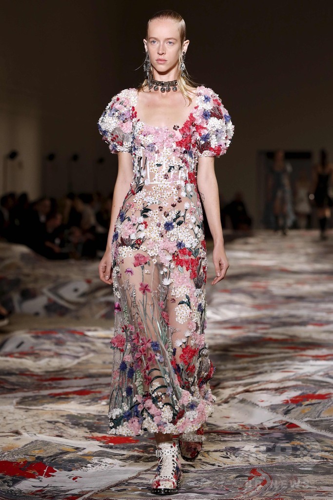 「アレキサンダー・マックイーン」17年春