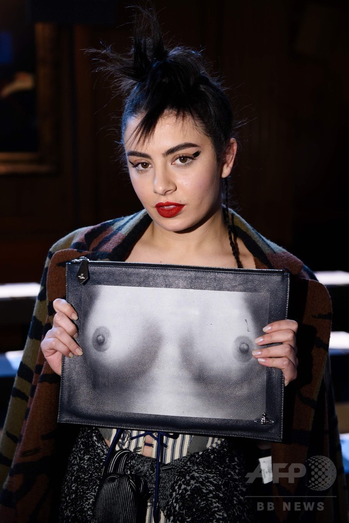 「ヴィヴィアン・ウエストウッド」16/17年秋冬コレクション