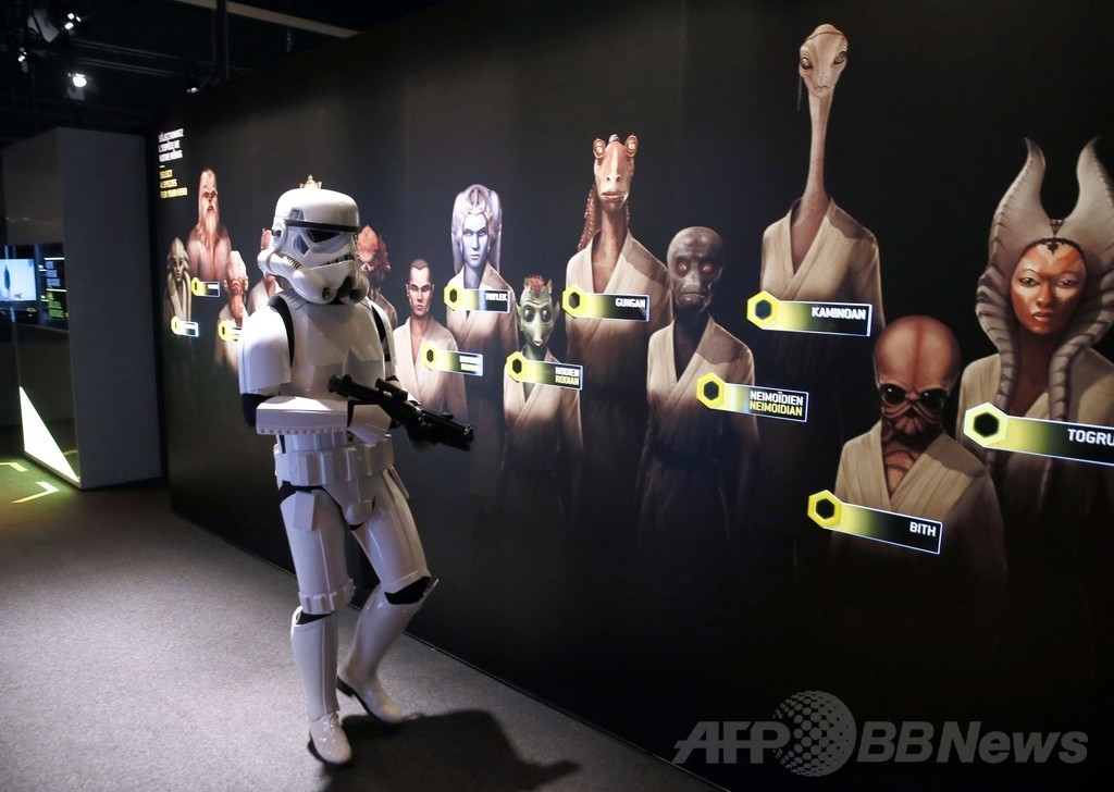 スター・ウォーズ世界の「個性」描く展覧会、パリ郊外