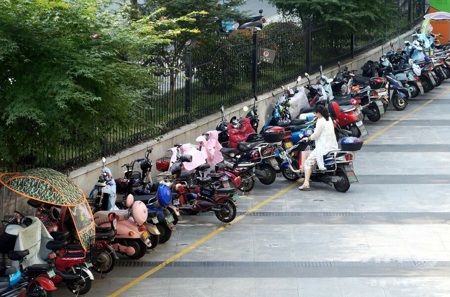 中国の電動二輪車の保有台数2.5億台超、交通安全の法整備も