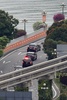 米朝首脳会談が開かれるシンガポール・セントーサ島のホテルに向かうドナルド・トランプ米大統領の車列（2018年6月12日撮影）。(c) AFP PHOTO / ROSLAN RAHMAN