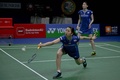 バドミントン、インド・オープン、女子ダブルス決勝。リターンを打つ永原和可那（左、2024年1月21日撮影）。(c)Arun SANKAR / AFP