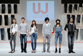 都内で開催された「ユニクロ（UNIQLO）」のジーンズブランド「UJ（ユージェー）」発表会見にて。「UJ」のデニムを着用したモデルたち（2010年2月17日撮影）。(c)AFP/ Toru YAMANAKA