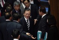 韓国の国会で予算案を発表後、退席する文在寅大統領（中央、2019年10月22日撮影）。(c)JUNG YEON-JE/pool/AFP