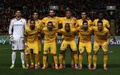 サッカー欧州チャンピオンズリーグ2014-15（UEFA Champions League 2014-15）グループF第5節、アポエル・ニコシア（APOEL Nicosia）対FCバルセロナ（FC Barcelona）。試合前の写真撮影に臨むアポエル・ニコシアの選手（2014年11月25日撮影）。(c)AFP/YIANNIS KOURTOGLOU