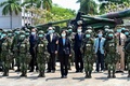 台湾南部の台南にある軍基地を訪れた蔡英文総統（中央、2020年4月9日撮影）。(c)Sam Yeh / AFP