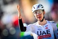 自転車ロードレース、リエージュ～バストーニュ～リエージュ。トップでフィニッシュラインを切るUTEのタデイ・ポガチャル（2024年4月21日撮影）。(c)ERIC LALMAND / Belga/ AFP