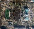 米画像衛星運営会社ジオアイ（GeoEye）は20日、バラク・オバマ（Barack Obama）新米大統領の就任式が行われたワシントンD.C.（Washington D.C.）の米連邦議会議事堂（右）やナショナル・モール（National Mall）周辺の衛星写真を公開した。（2009年1月20日撮影）。(c)AFP/GEOEYE
