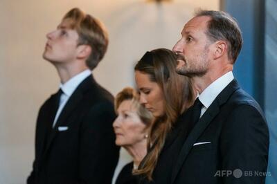 ノルウェー新国王、ハラルド前国王の追悼礼拝に出席 葬儀は9月9日に