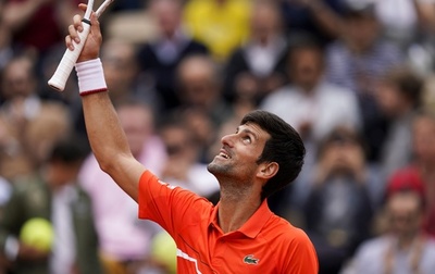 ジョコビッチが「我慢強かった」息子の前で初勝利、全仏OP3回戦へ
