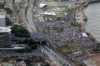 香港で大規模な警察・親中派支持集会、世論二極化浮き彫りに