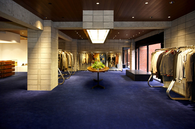 カラー初の直営店、南青山にオープン