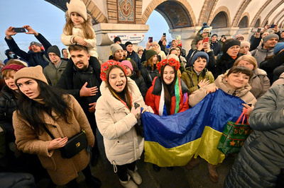 ウクライナ、クリスマスを12月25日に変更 ロシア正教会と距離