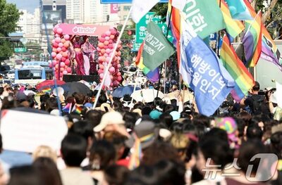 ソウル都心が虹色に…第27回クィア文化祭で2時間の行進