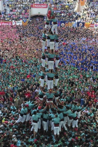 カタルーニャ伝統「人間の塔」大会開催、スペイン