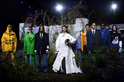 「オフ-ホワイト c/o ヴァージル・アブロー™」19/20秋冬メンズ