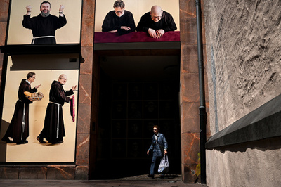 【今日の1枚】見られているようでソワソワ、ドイツの街角