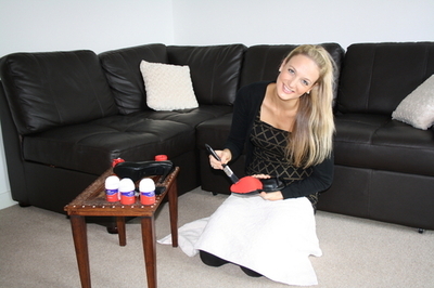 英国で自家製「ルブタン」シューズが流行？！