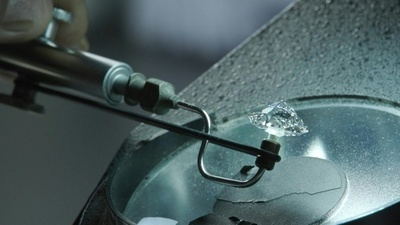 字幕:急成長する「ラボダイヤ」 世界のダイヤ市場に変革