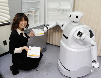 東芝、お供ロボット「アプリアテンダ」の試作機を紹介