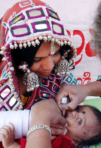 全国予防接種デー、5歳以下の幼児にポリオワクチン接種 - インド