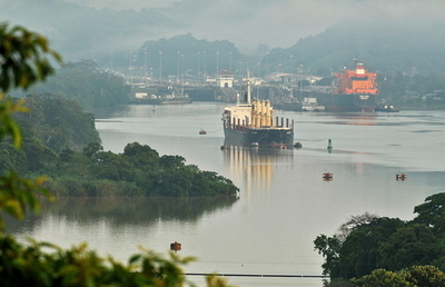 パナマ大統領が運河拡張工事現場を視察