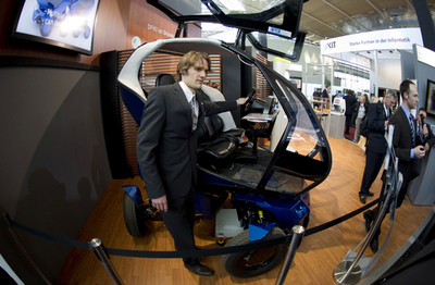 「縮むハイテク車」でらくらく駐車