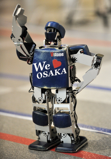 二足歩行ロボのフルマラソン、「1秒差」の激戦制して王者決定！