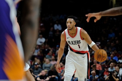 NBA選手の自宅プールにトラックが転倒、運転手は重傷か