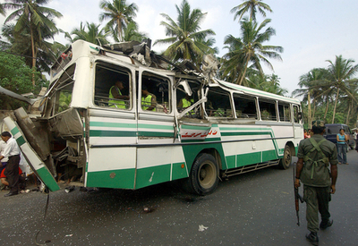 ＜スリランカ紛争＞コロンボの南でバス爆発、55人死傷 - スリランカ