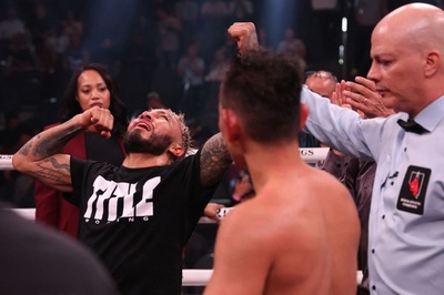 サンティアゴ、ドネア下しWBCバンタム級王座獲得