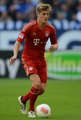 バイエルンが開幕4連勝で首位守る