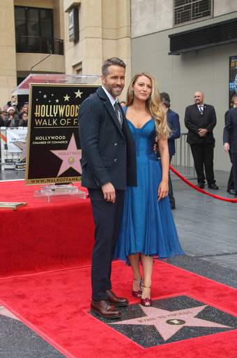 B・ライヴリーとR・レイノルズ夫妻、仕事より家族を優先