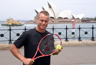 フェデラーとヒューイット、「先駆的な」エキシビションマッチで対戦