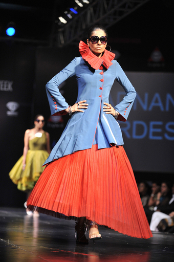 パキスタンで地元デザイナーによるファッションショー