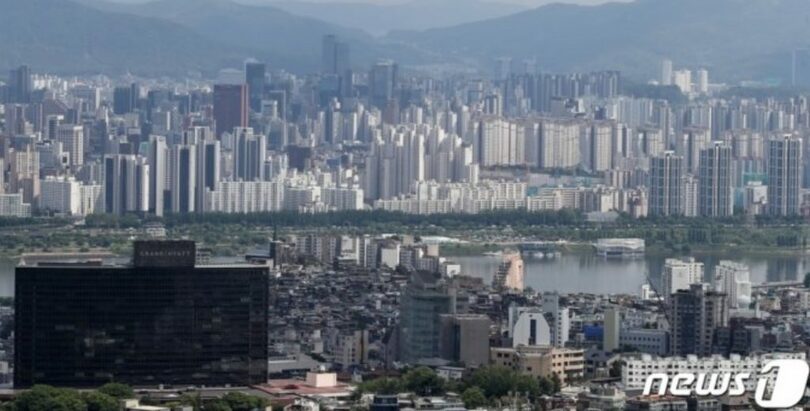 ソウル・南山（ナムサン）から眺めたマンション団地(c)news1