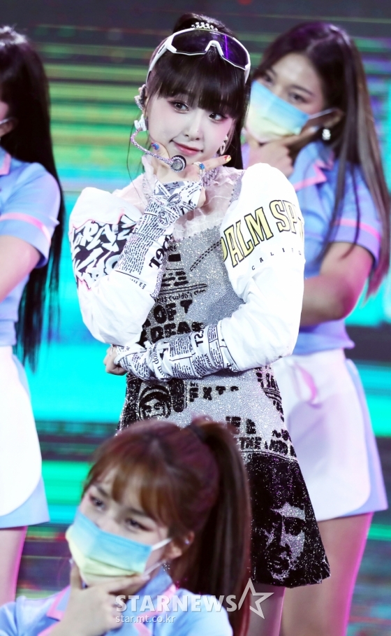 (c)STARNEWS