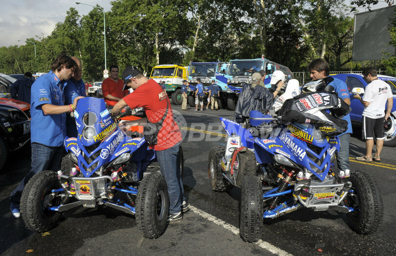 ブエノスアイレスで車検･書類審査、ダカールラリー
