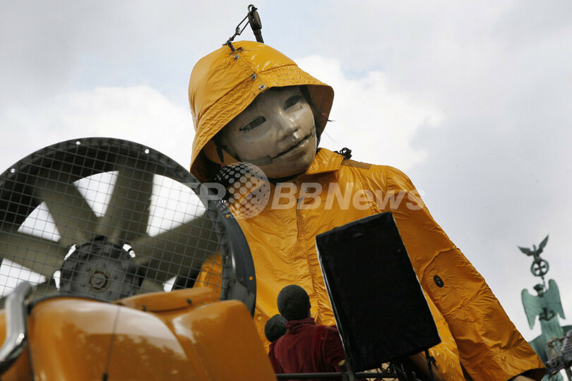 延べ150万人以上が「鑑賞」、ベルリンの巨大操り人形劇